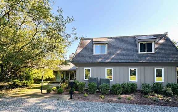 Radars Landing Luxurious 6-Bedroom Waterfront Retreat