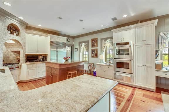 Thornton Estates - Beautiful Manor House Situated on 300+ acers - Timeless Elegance